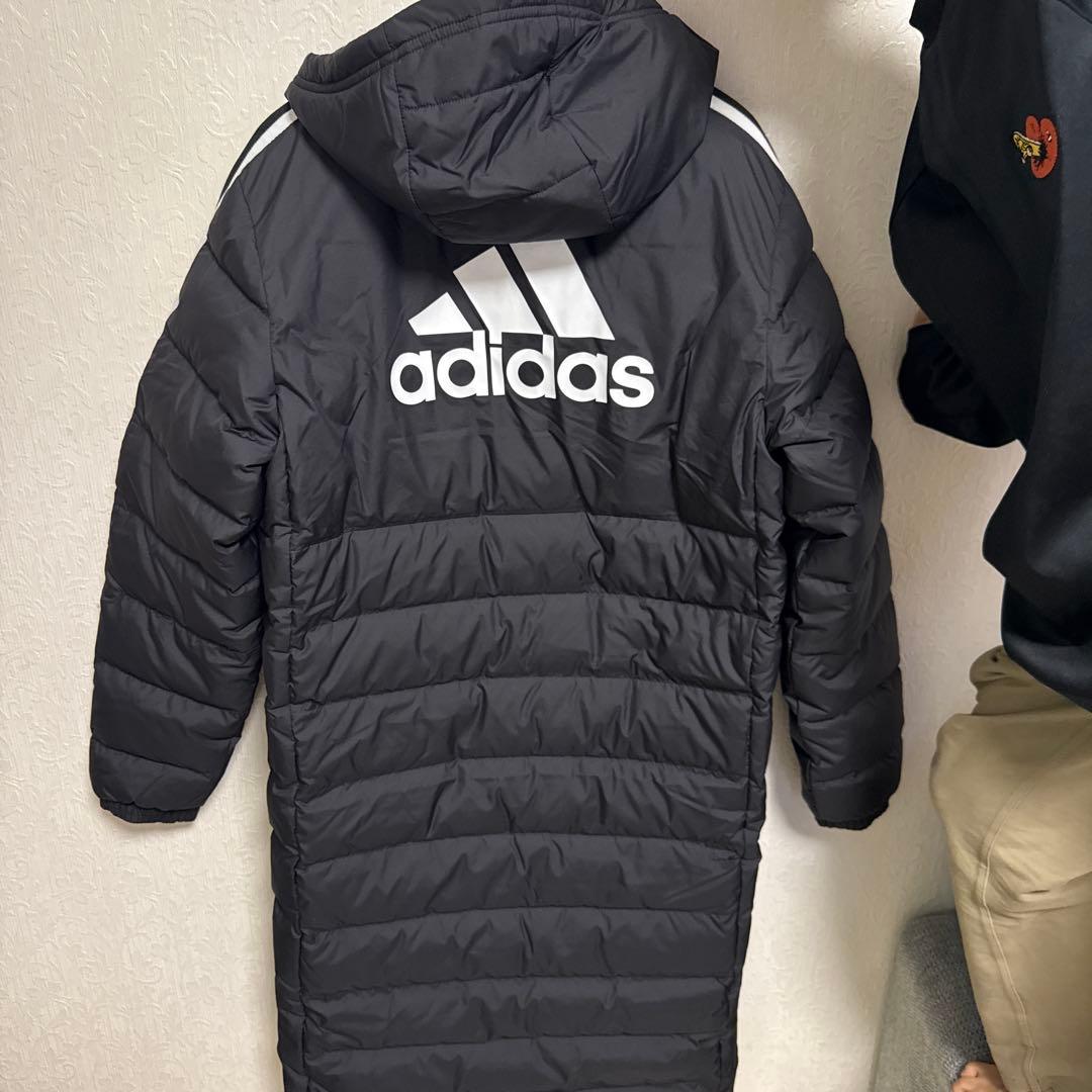 adidas ダウン　ベンチコート