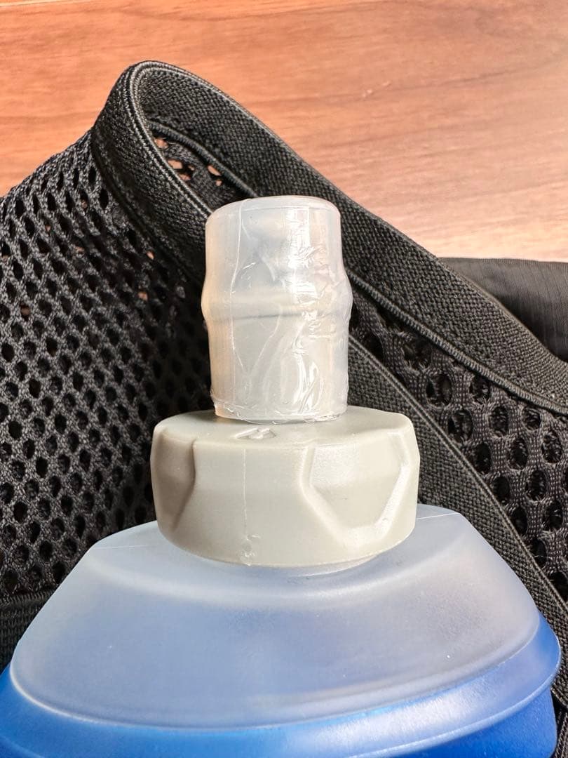 ACTIVE SKIN 12 ユニセックス ランニングベスト（フラスク付）