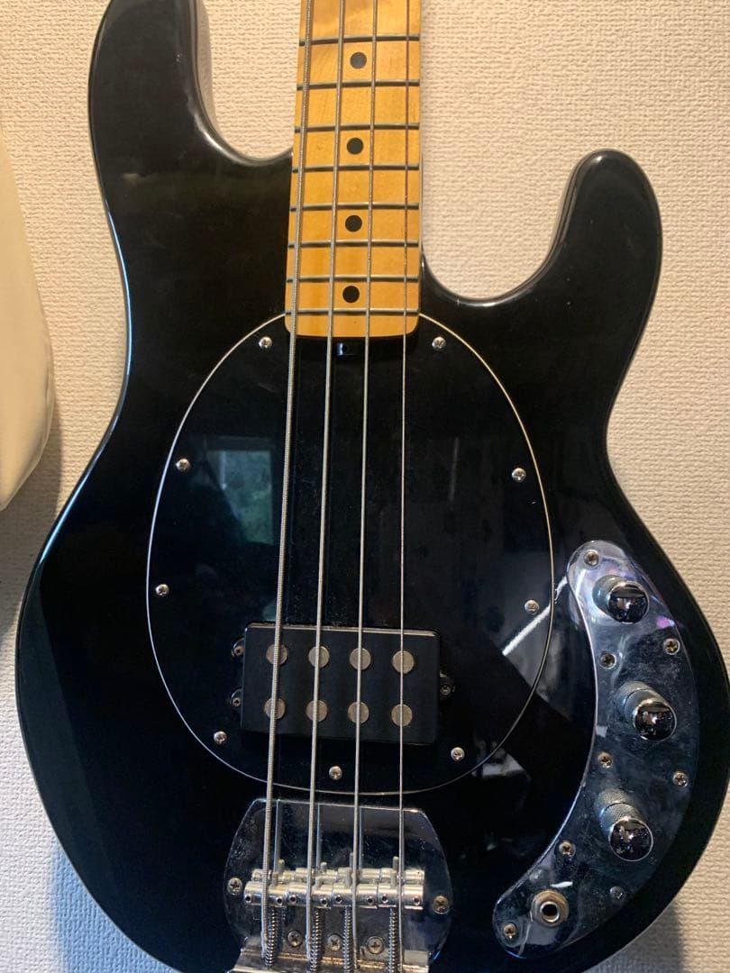 くさい エレキベース musicman sterling StingRay
