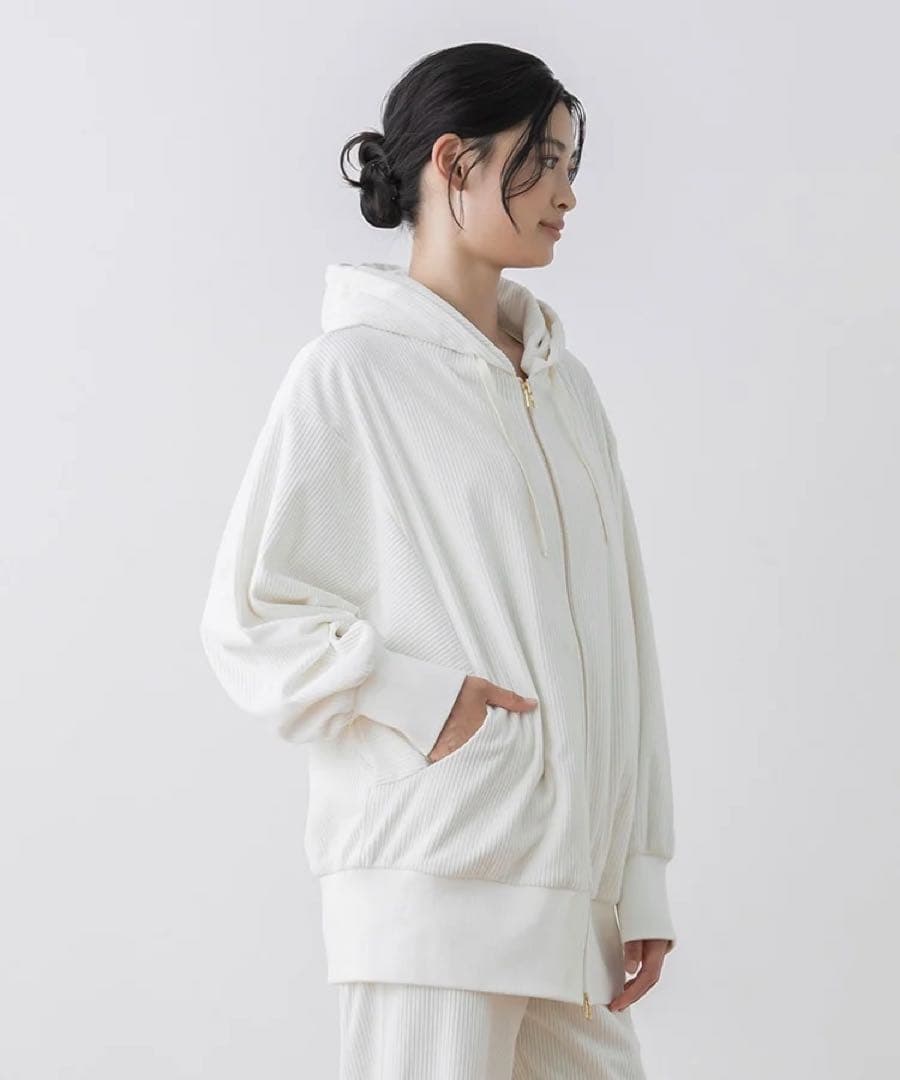 新品【SUKALA】スフレリブダブルジップフーディ　オフオワイト