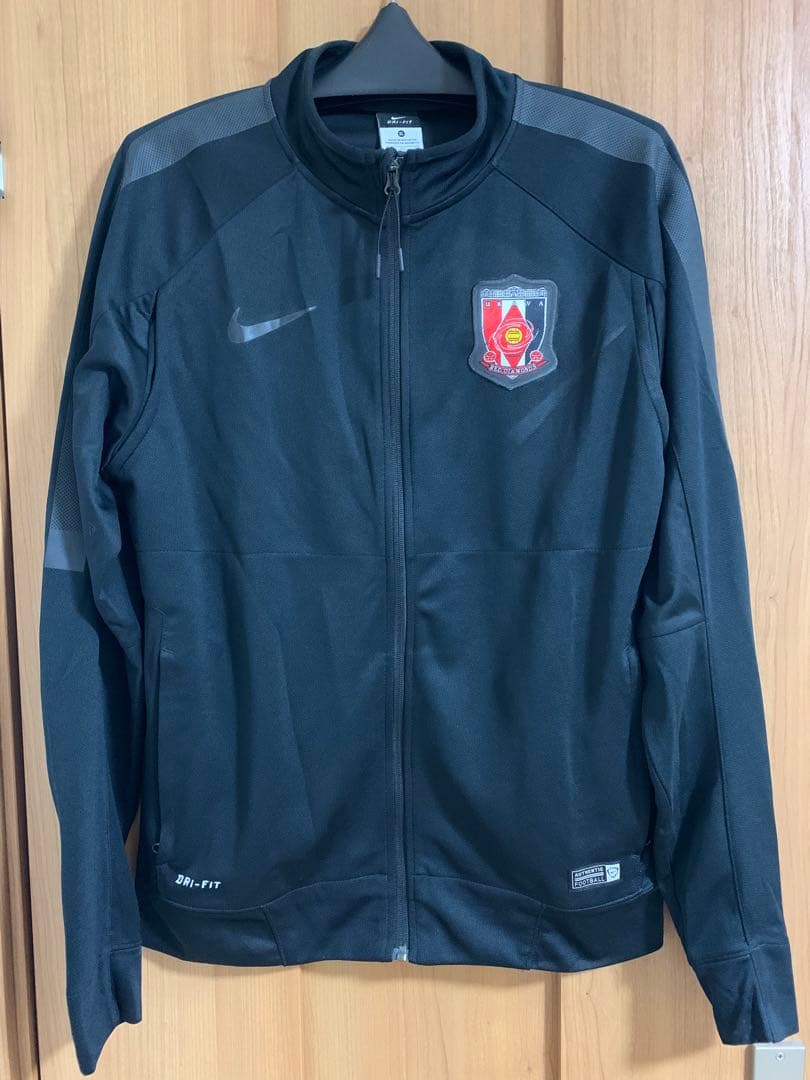 【激レア　美品】 浦和レッズ トラックジャケット　アンセムジャケット　XLサイズ