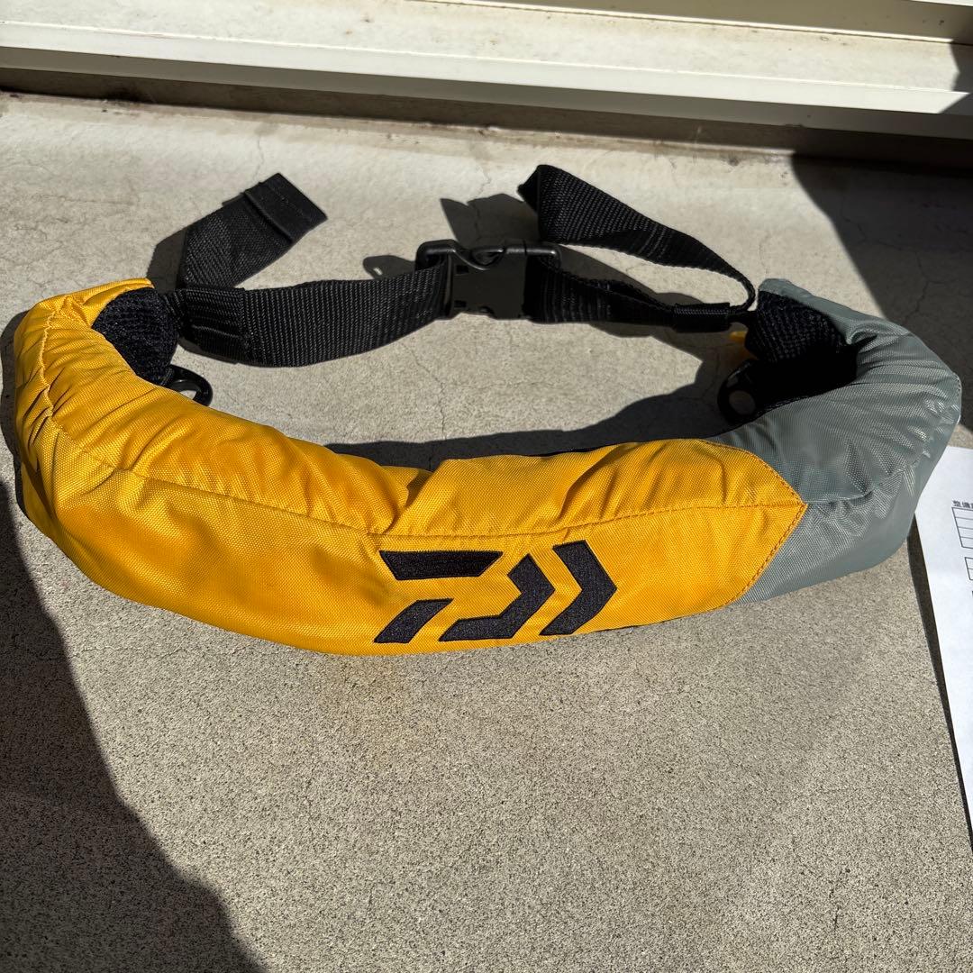 ダイワ　腰巻きライフジャケット