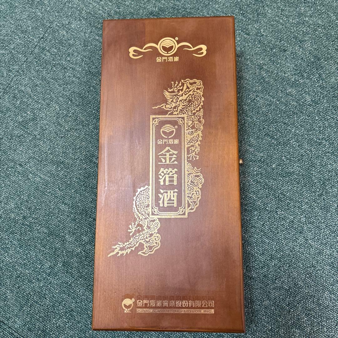 金門高梁酒　金箔酒 750ml 木箱入り グラス付き　中華民国　台湾
