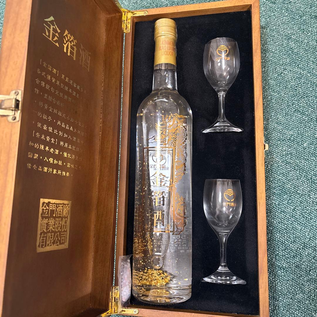 金門高梁酒　金箔酒 750ml 木箱入り グラス付き　中華民国　台湾