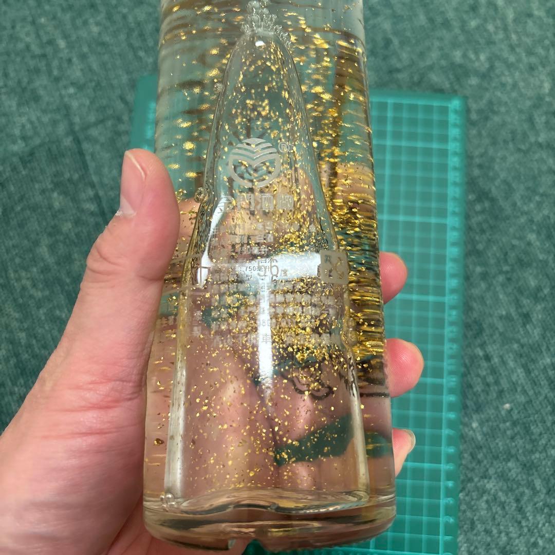 金門高梁酒　金箔酒 750ml 木箱入り グラス付き　中華民国　台湾