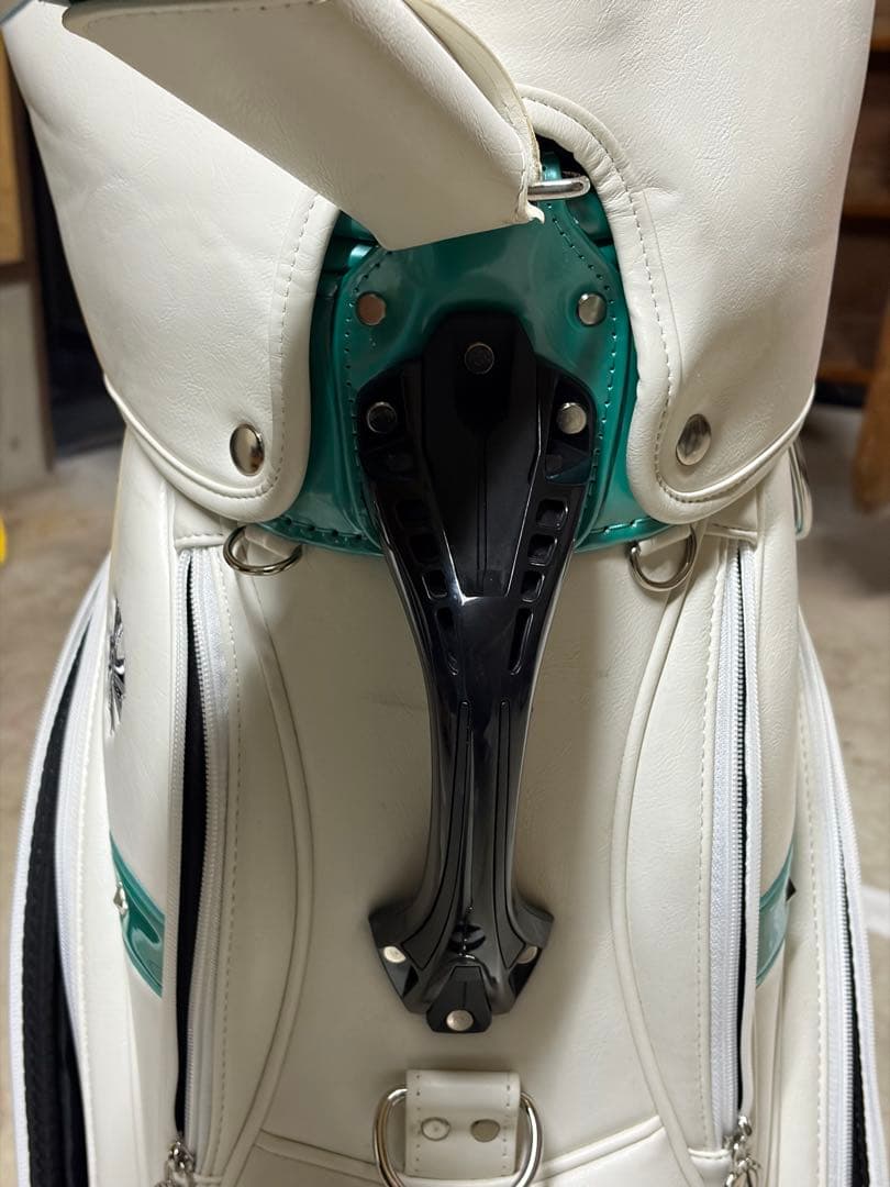 限定モデルVALIANT ゴルフバッグ・キャディバッグ ホワイト