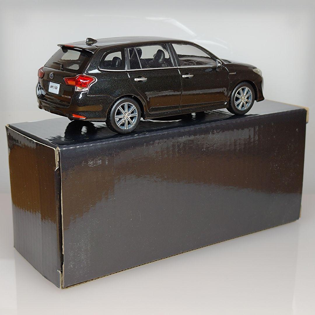 トヨタ カローラフィールダー カラーサンプル クールボルドーガラスフレーク