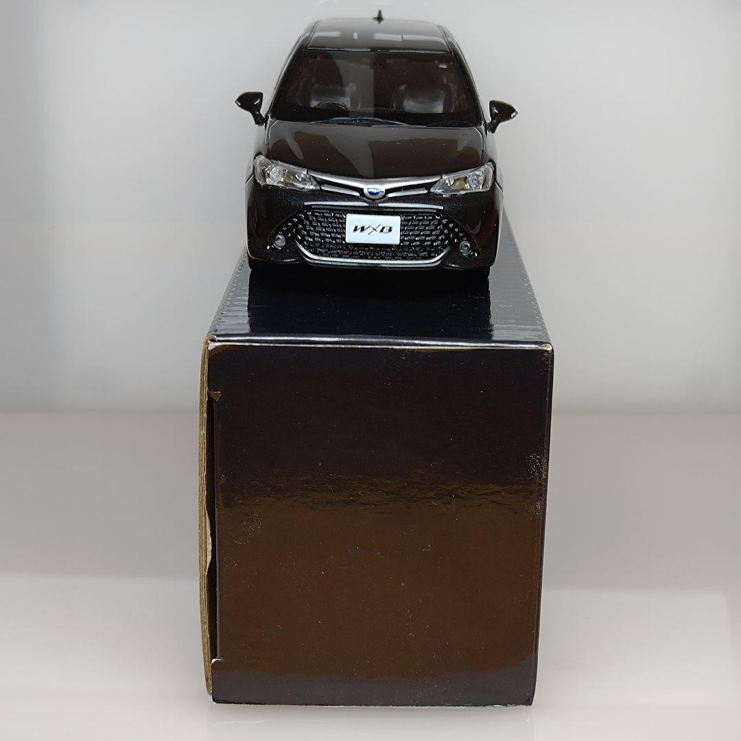 トヨタ カローラフィールダー カラーサンプル クールボルドーガラスフレーク