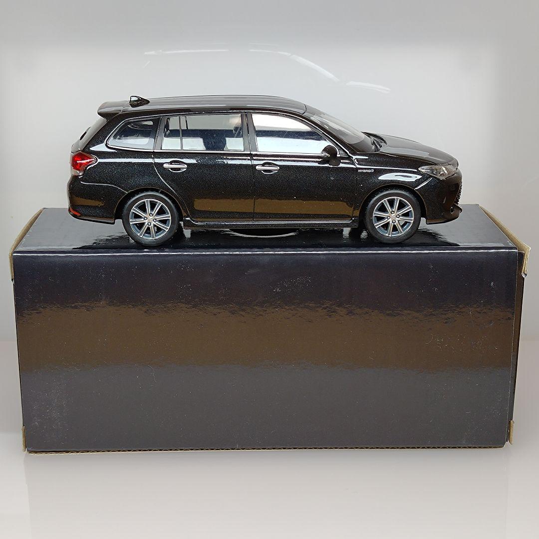 トヨタ カローラフィールダー カラーサンプル クールボルドーガラスフレーク