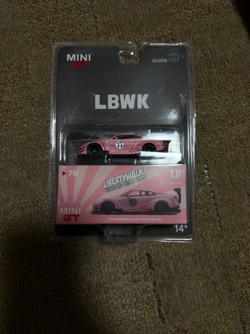MINI GT LBWK ピンク ミニカー 1:64