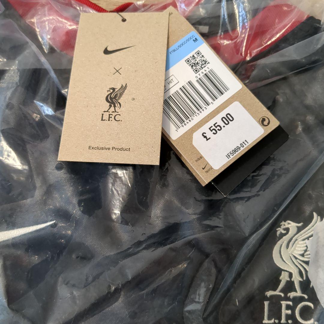 Liverpool×Nike Airmax プレマッチティー 黒 M 新品未使用