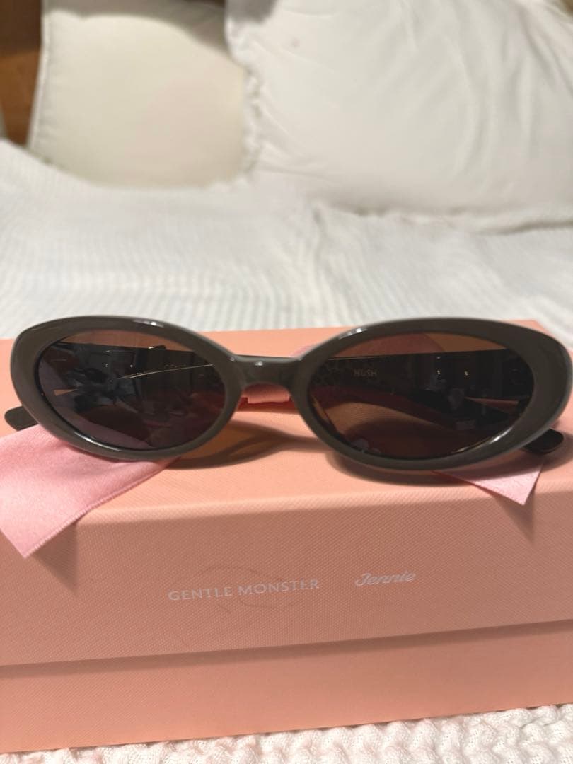 GENTLE MONSTER Jennieコラボ サングラスリボンチャーム付き