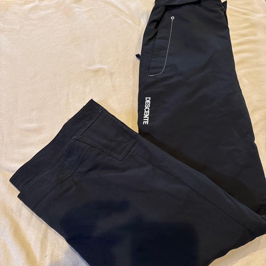 美品　DESCENTE 子ども用スキーウェア 黒140〜150cm