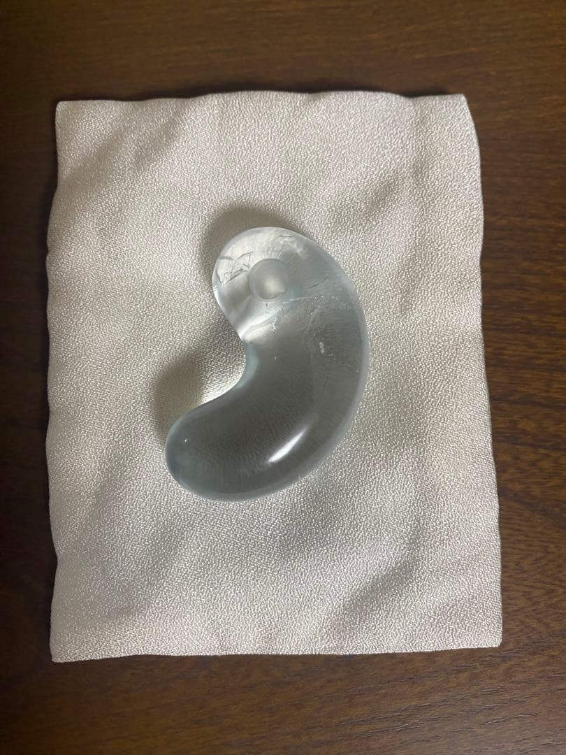 【特注品】国産トパーズ　勾玉