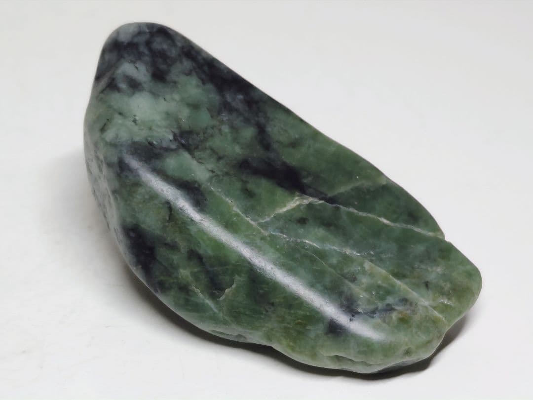 糸魚川166 翡翠 75g ヒスイ 原石 鑑賞石 自然石 誕生石 鉱物 鉱石