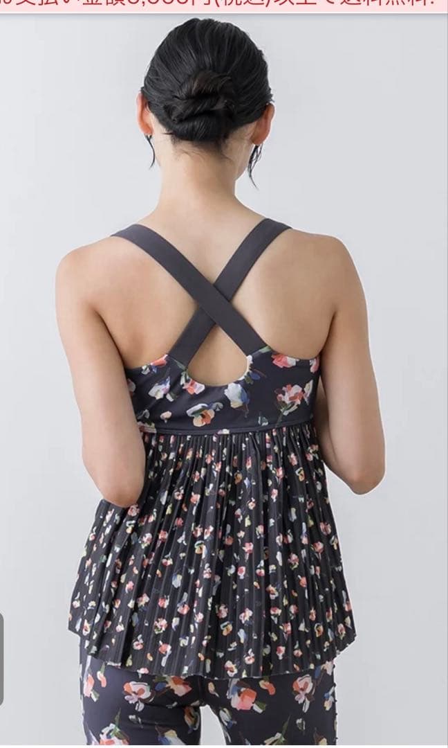 web限定　新作　SUKLA ローズプリントプリーツタンクトップ　LL ブラック