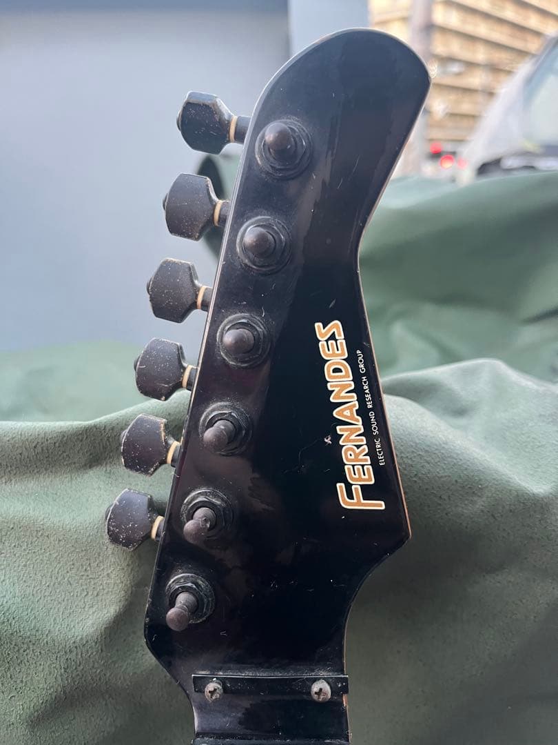 FERNANDESエレキギター 革のギターケース・新品弦6個　引取の方は2万円❗️