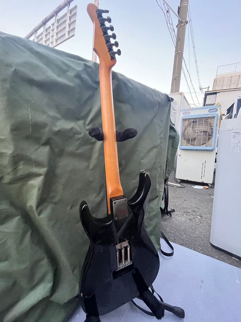 FERNANDESエレキギター 革のギターケース・新品弦6個　引取の方は2万円❗️