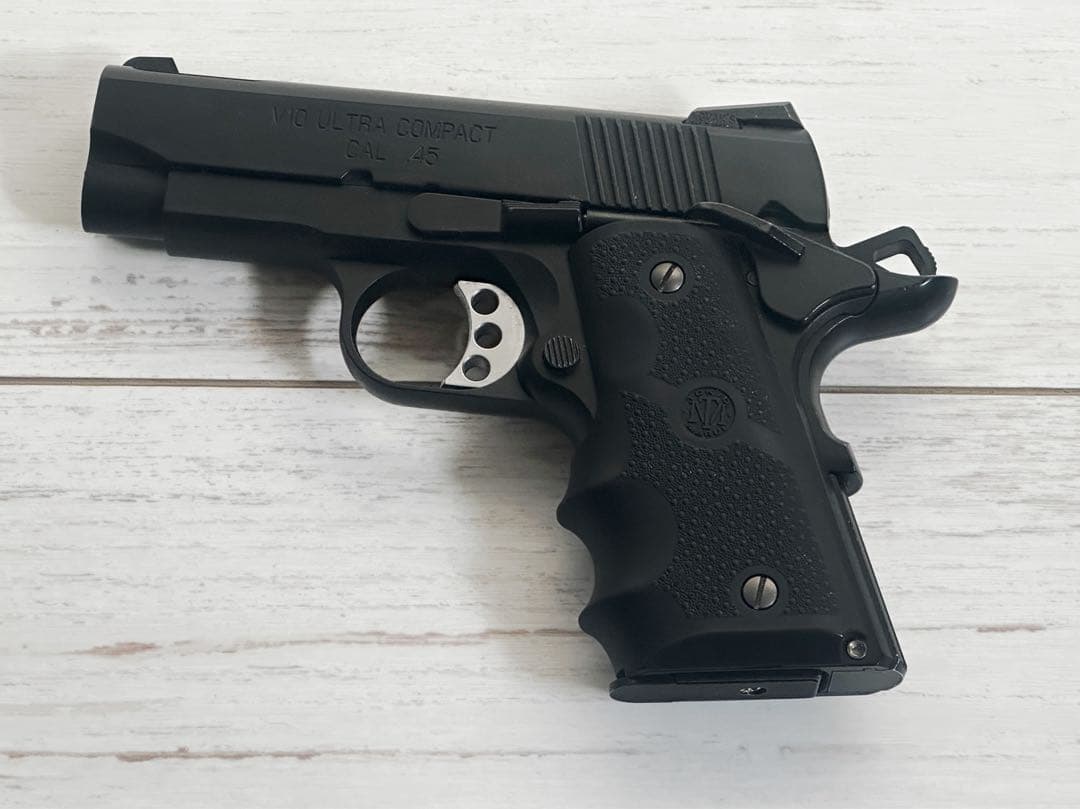 V10 Ultra Compact ブラック ガスガン　東京マルイ