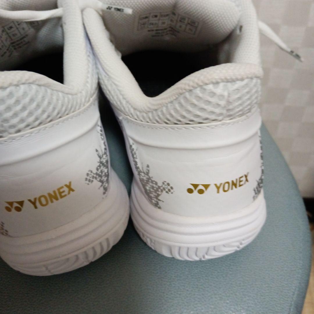 YONEXパワークッション バドミントンシューズ ホワイト２４㌢