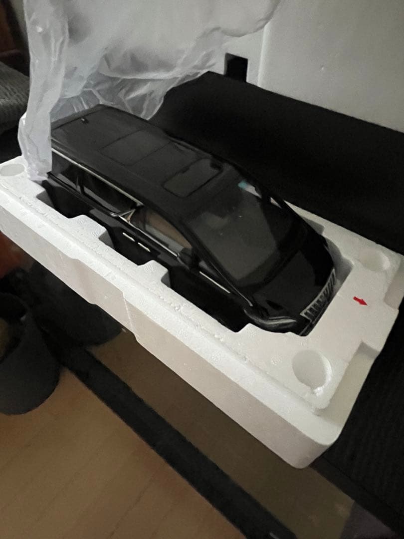 LEXUS LM300h 1/18 ミニカー