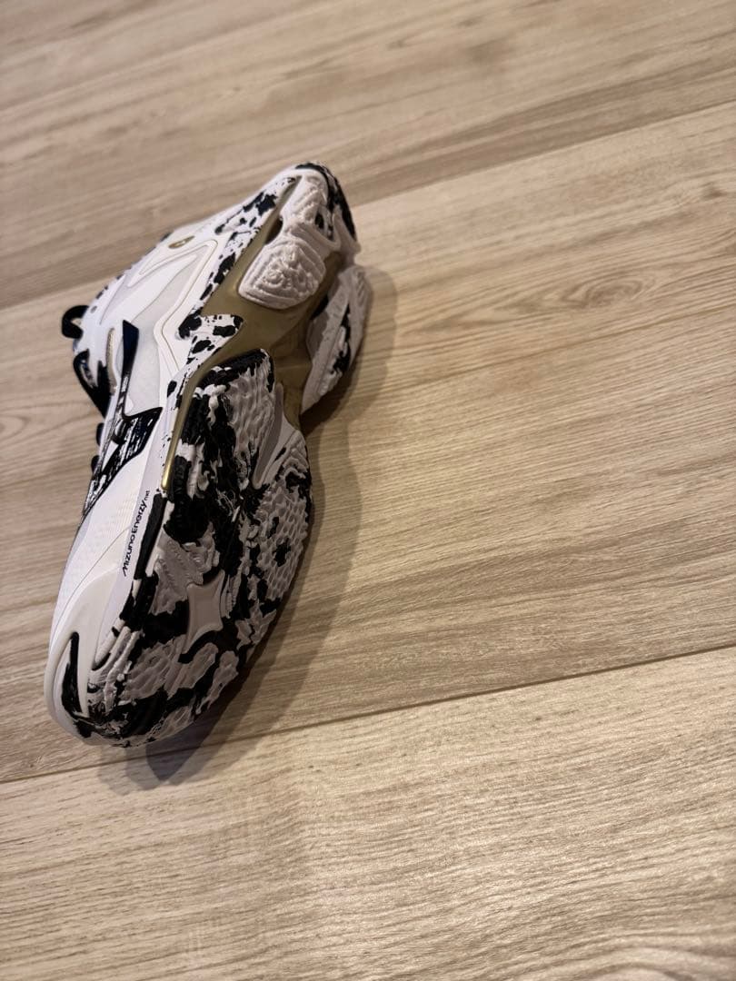 ウエーブライトニング Z8(バレーボール)