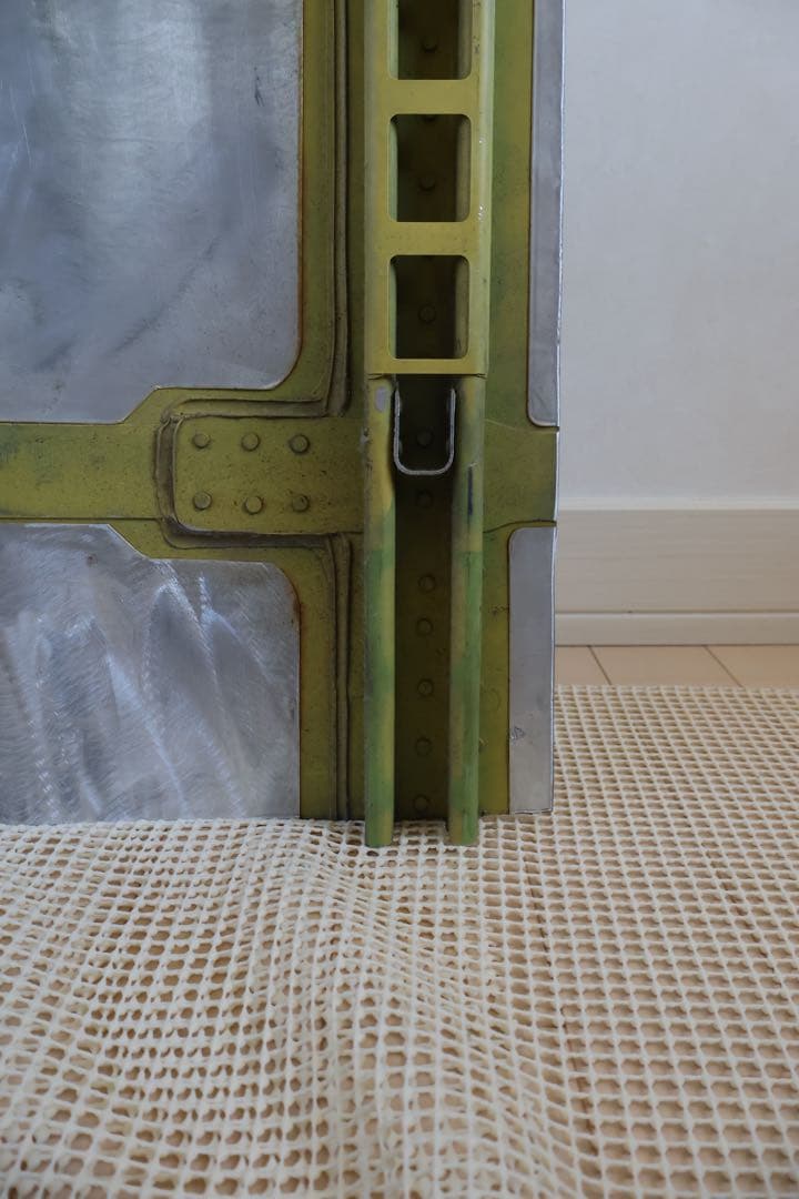 (ジャンク品) ユナイテッド航空 B737-300 胴体の一部 登録記号の部分