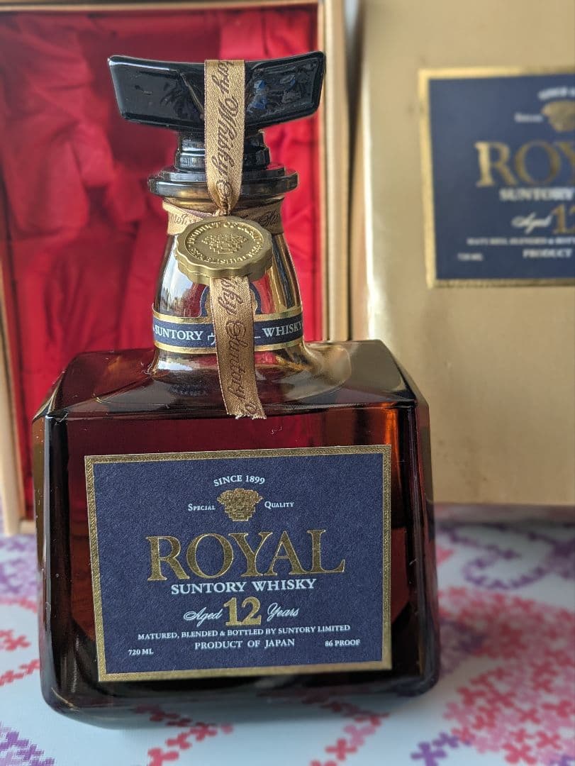 261 未開封箱付き12年熟成のサントリーウイスキー、750mlボトル
