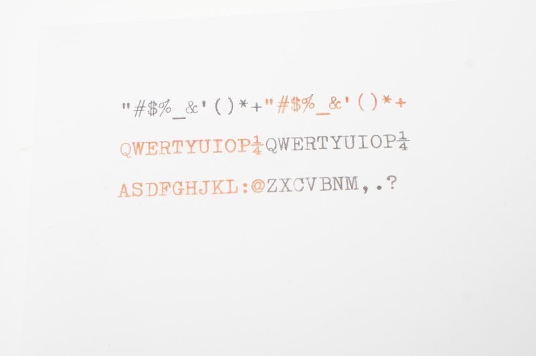 動作品　Olivetti Valentine タイプライター　未使用リボン付