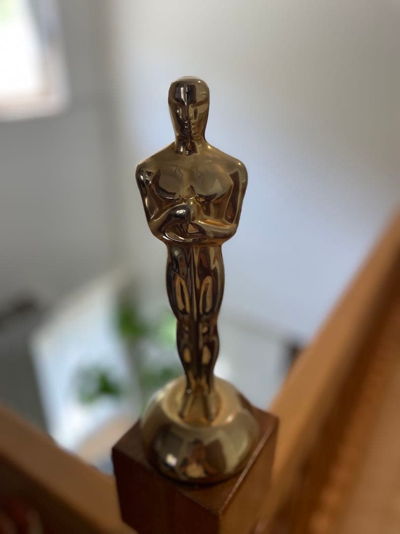 【アカデミー賞】オスカー像 金属製 約25cm【OSCAR】ずっしり重い！