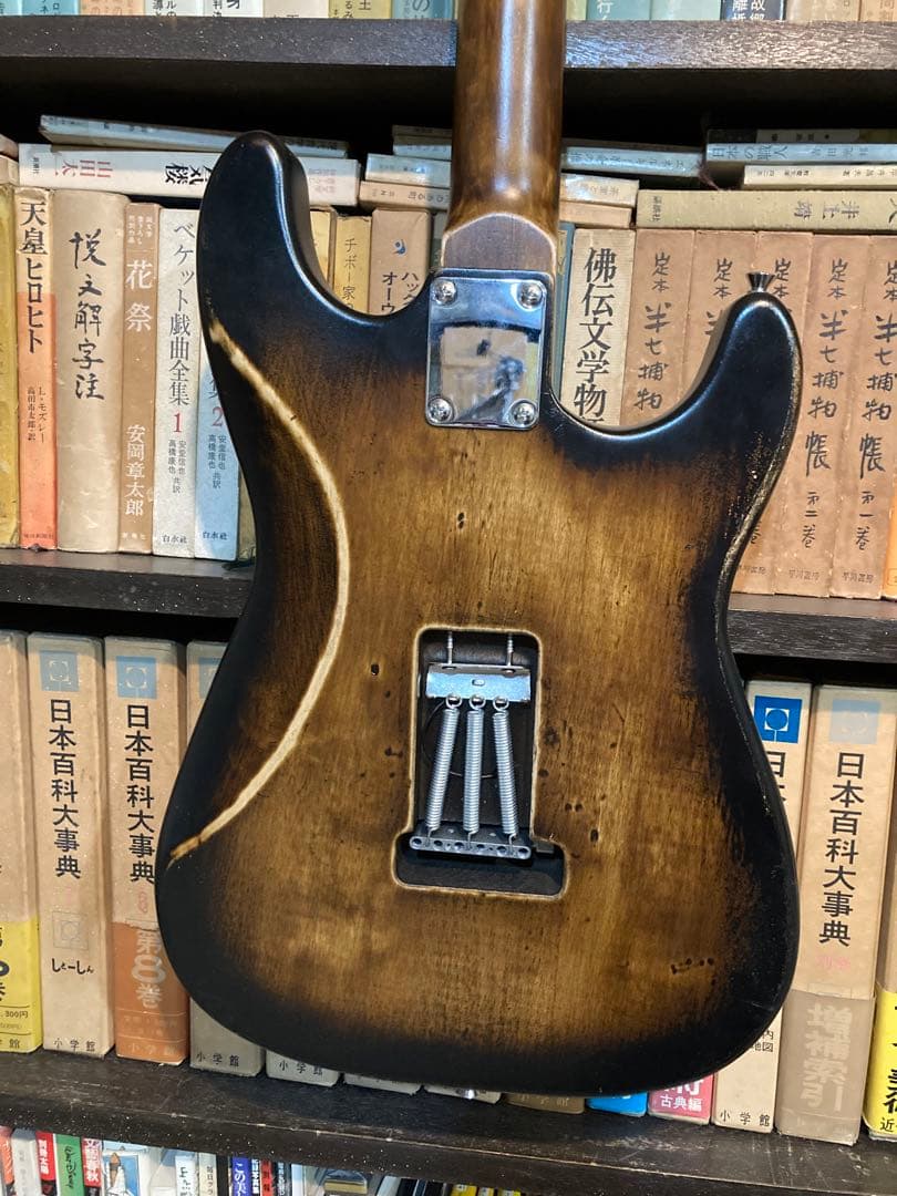 ギター jimi hendrix stratocaster righty relic