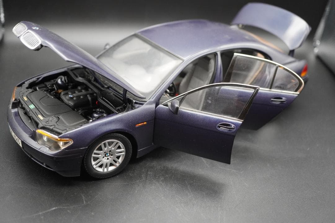  745i ミニカー 1/18