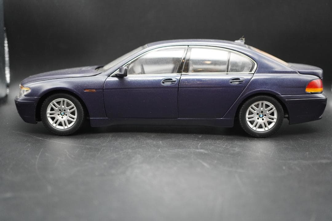  745i ミニカー 1/18