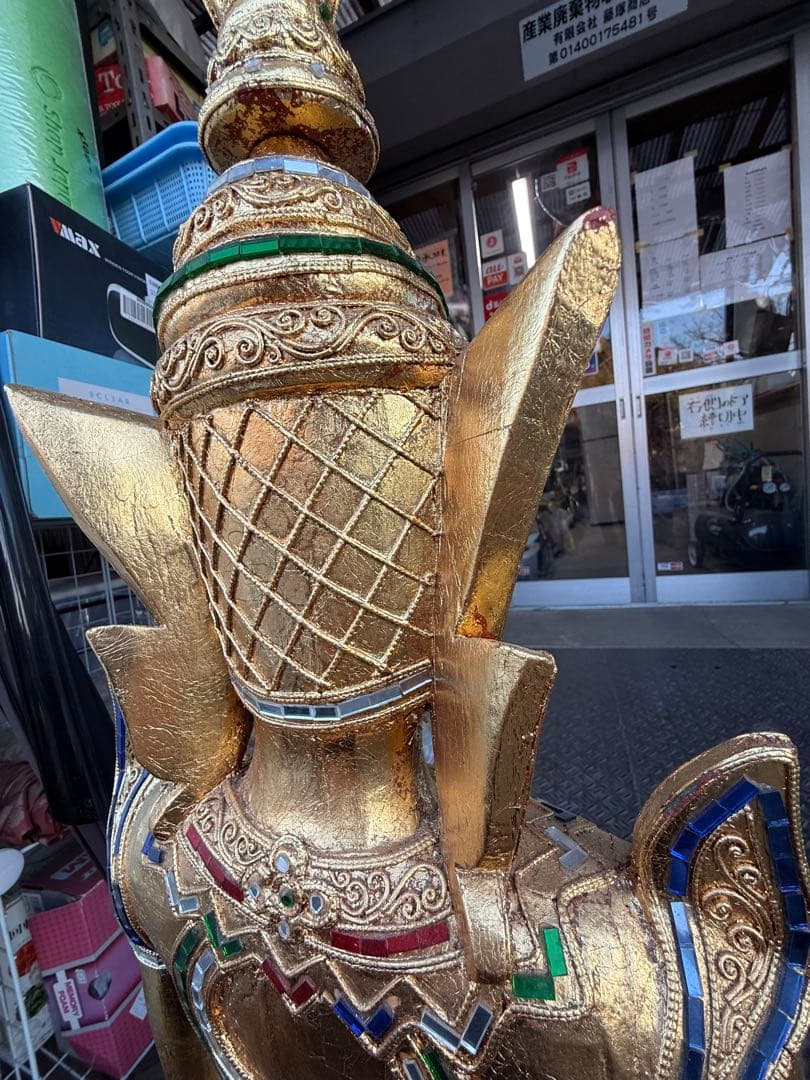 手彫りの金箔タイの天使像：レインツリー木製モザイク象嵌