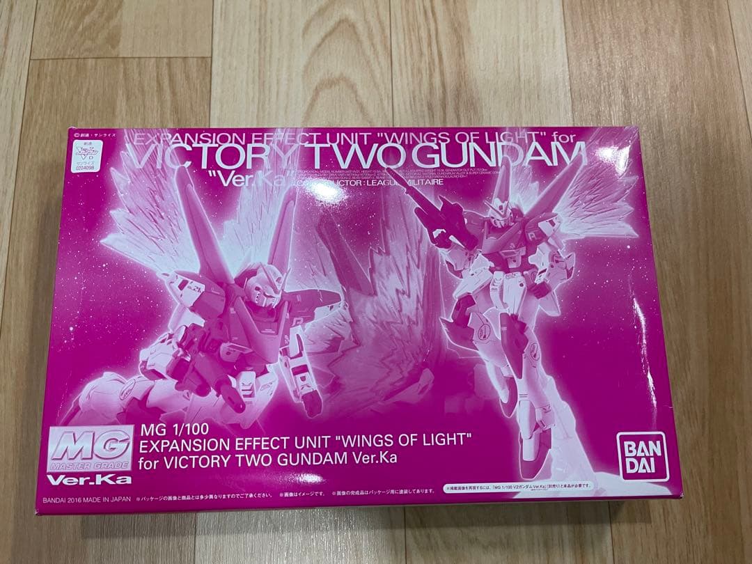 MG V2アサルトバスターガンダム　チタニウムフィニッシュ(組立済)+光の翼