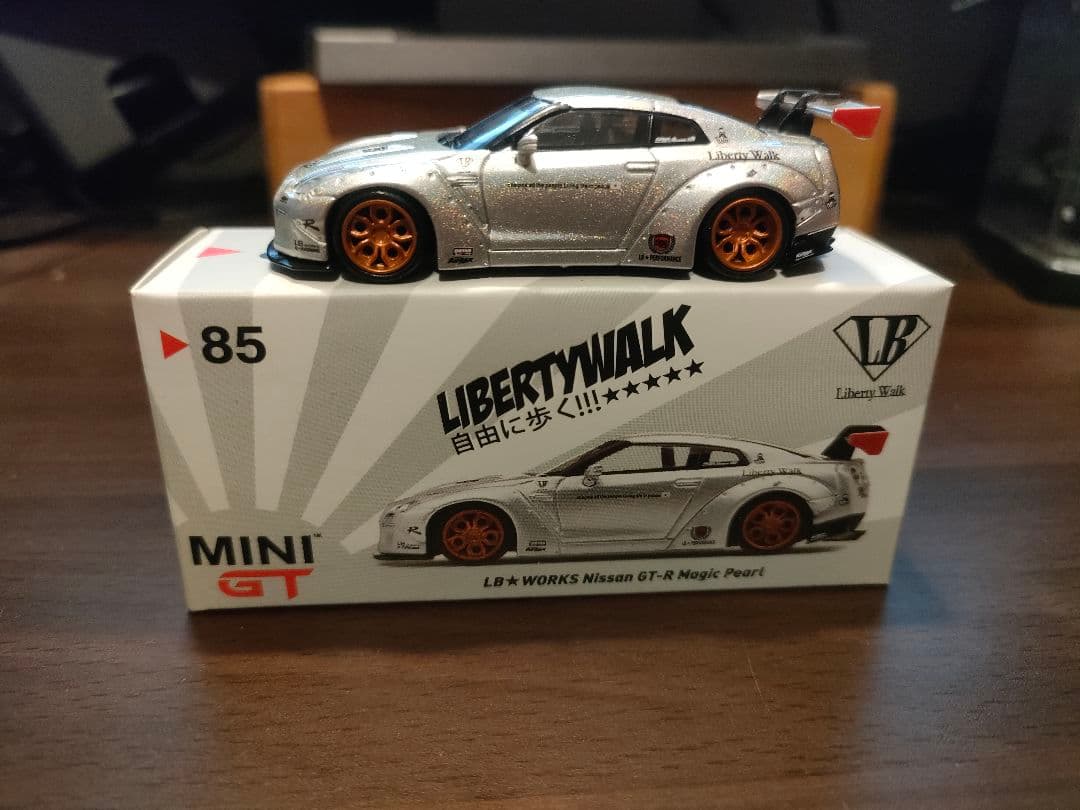 ミニカー MINIGT 85 LBWK Nissan GT-R Magic Pearl