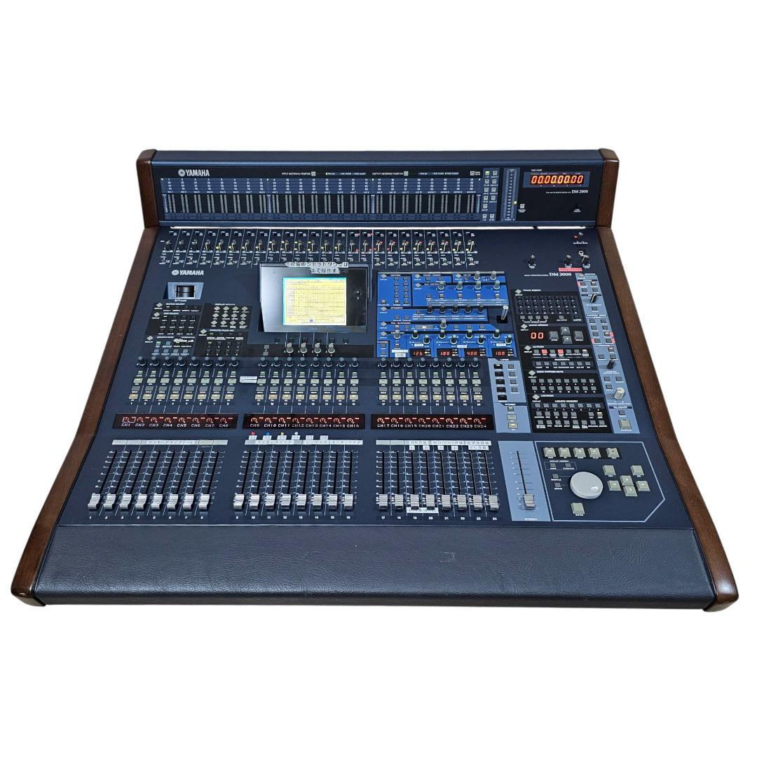 現状品 YAMAHA DM2000 デジタルミキサー MB2000付き ヤマハ