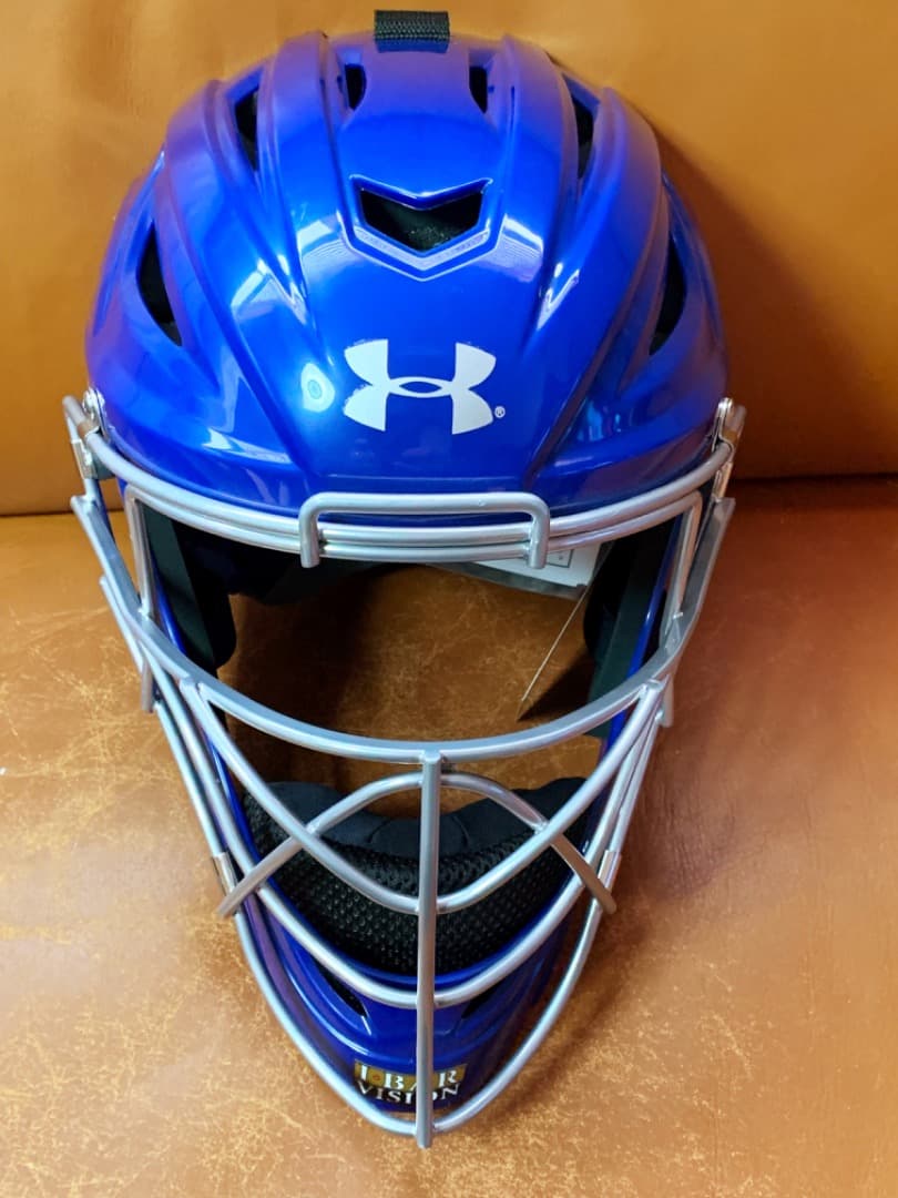 新品2025年★アメリカ国内限定☆アンダーアーマー☆キャッチャーヘルメット☆青