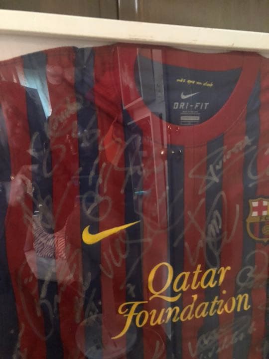 バルセロナ直筆サインユニホーム額入り