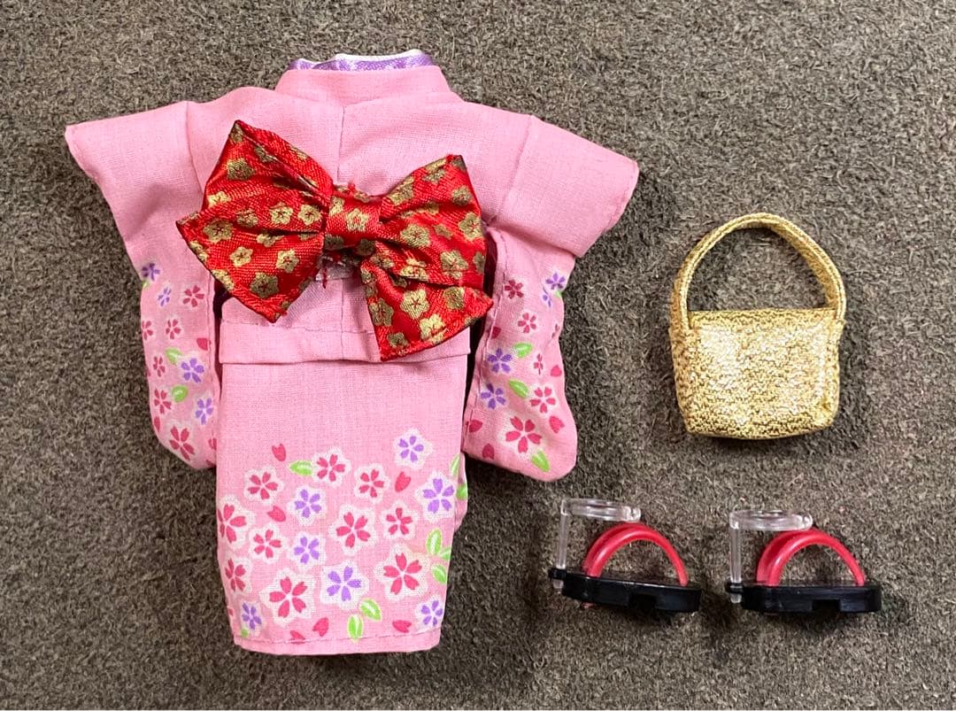 ハローキティ ドレスアップ コレクション マスコット 服 キャリーケース