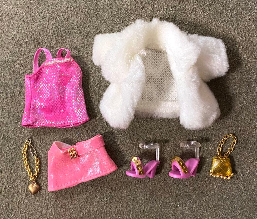 ハローキティ ドレスアップ コレクション マスコット 服 キャリーケース