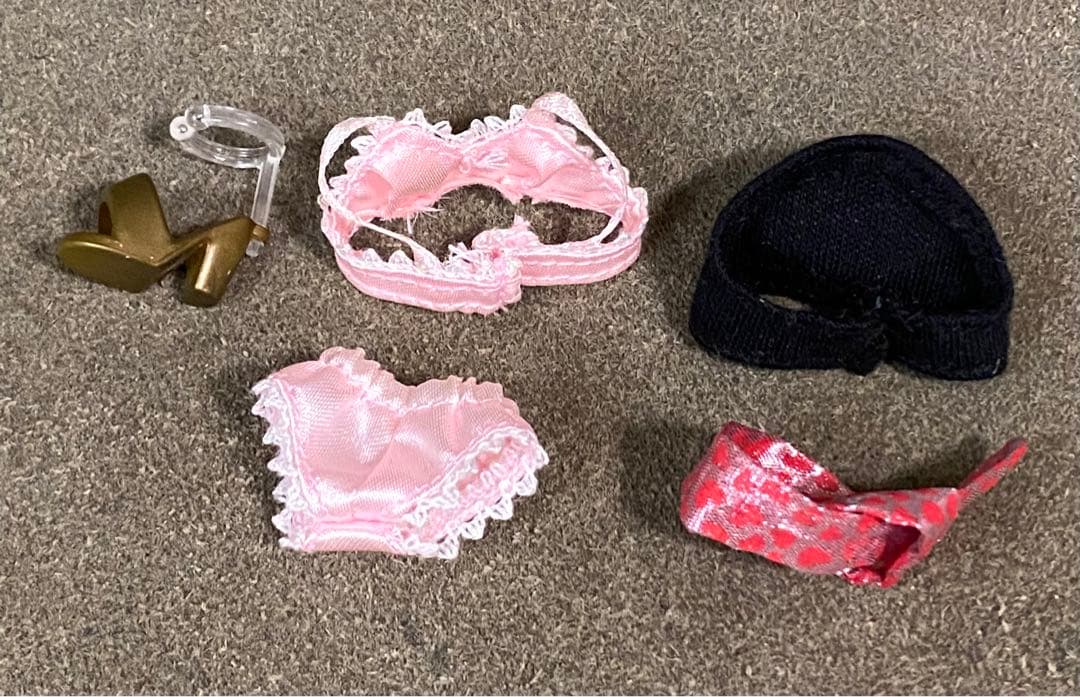 ハローキティ ドレスアップ コレクション マスコット 服 キャリーケース