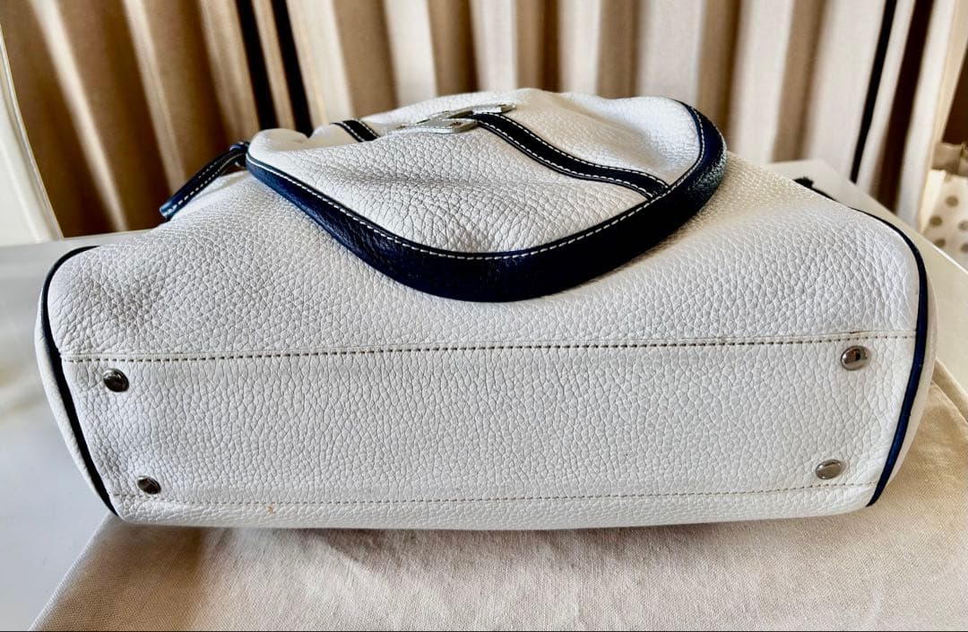 【HOGAN ホーガン】ホワイトレザーバッグ　イタリア発の高級ブランド