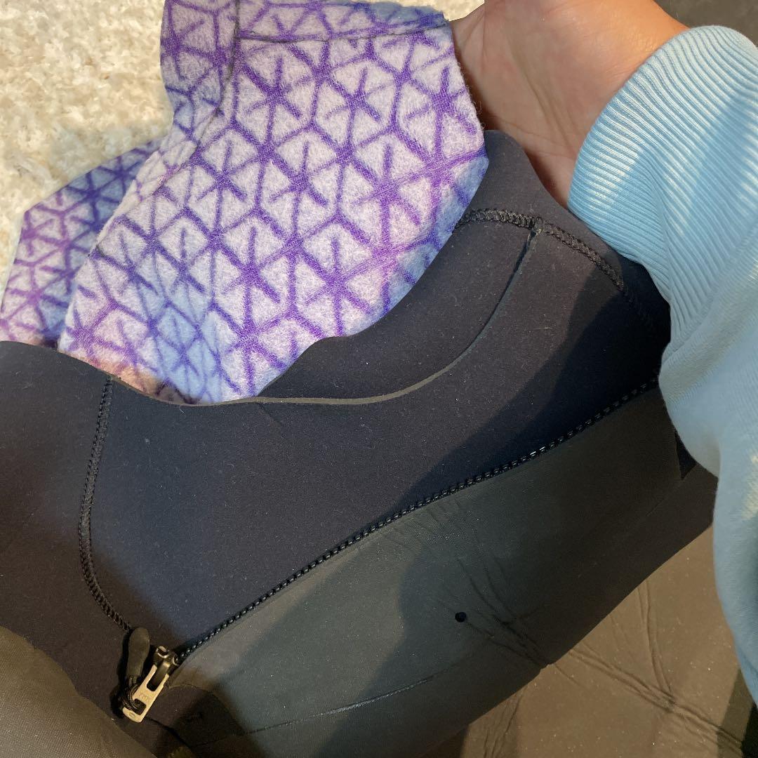 サーフィンフルスーツ5ミリ3ミリです。完全防寒一度も使ってなく、とてもレアです。