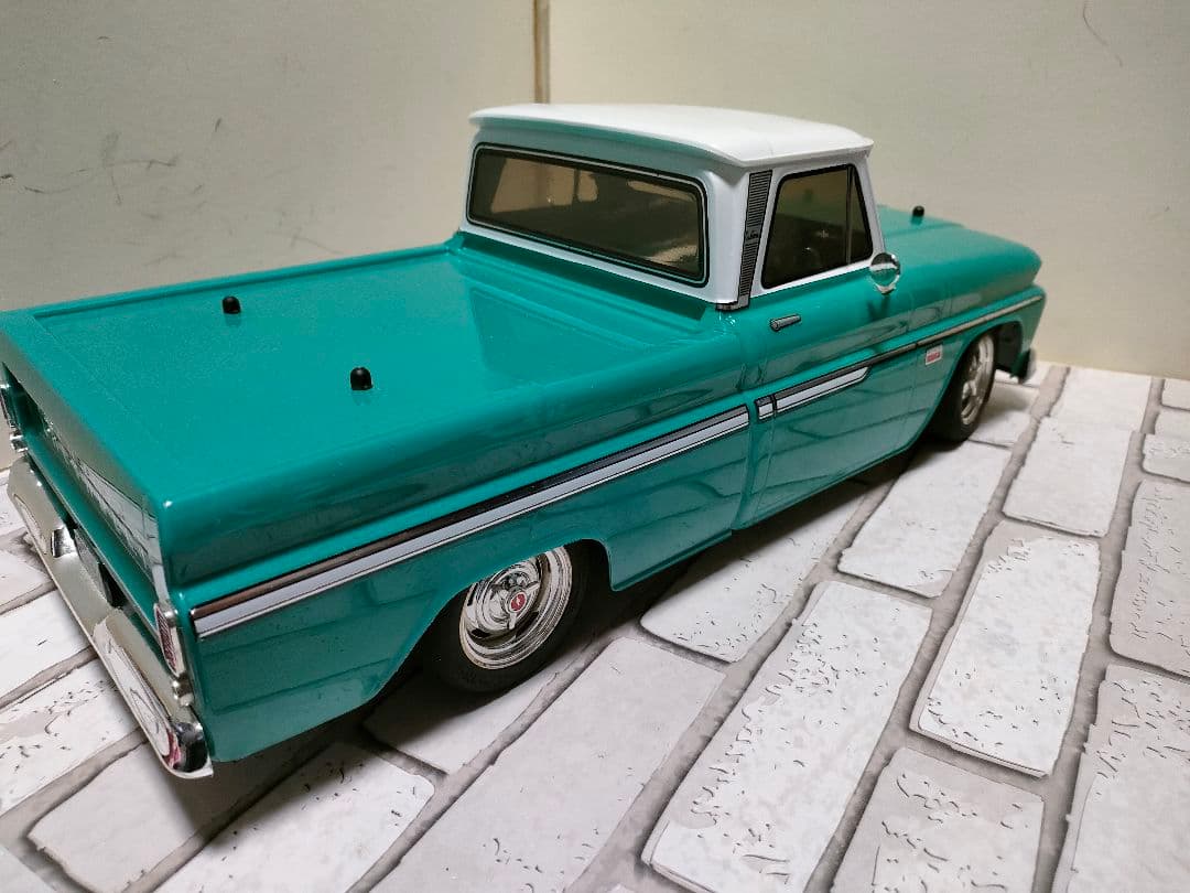 人気アイテム！京商1/10 4WD 1966 シボレー C10