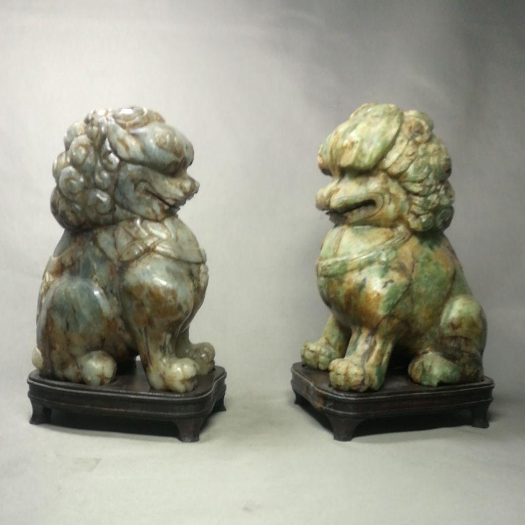 時代　中国美術　翡翠　和田　碧玉　古玉　雕刻　獅子　一対　台座付