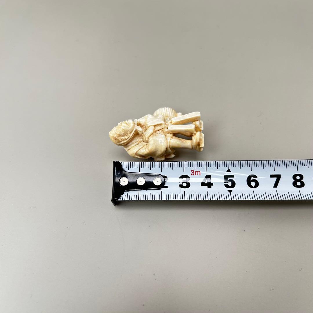 人物像 小型彫刻極上根付天然素材アンティーク骨董飾り物古美術置物細密細工