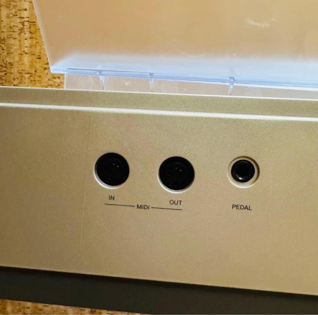 YAMAHA ヤマハ　電子ピアノ　88鍵　ペダル付き　譜面立て付き