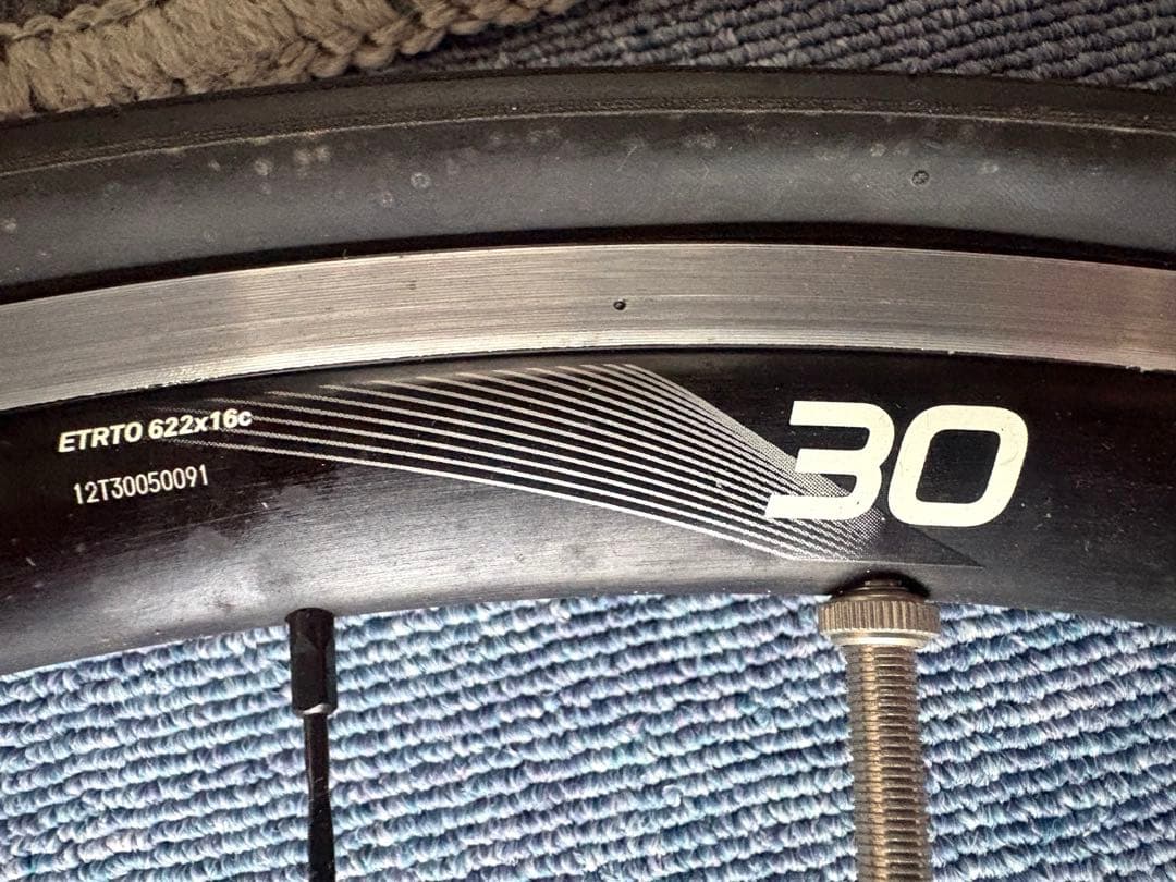ZIPP 30 Clincher ホイール前後