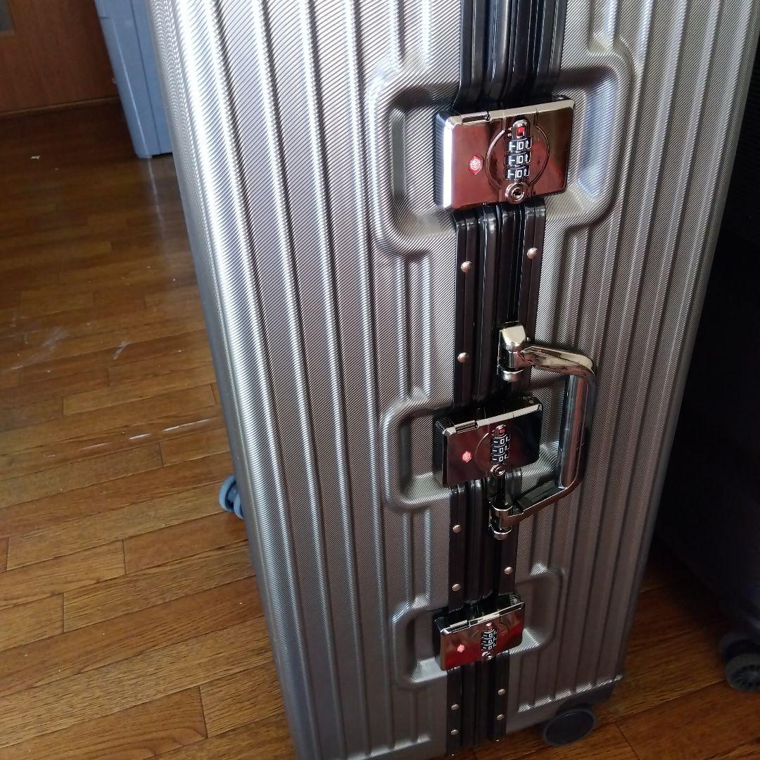 キャリーケース シルバー　トラベル　アルミフレーム　スーツケース